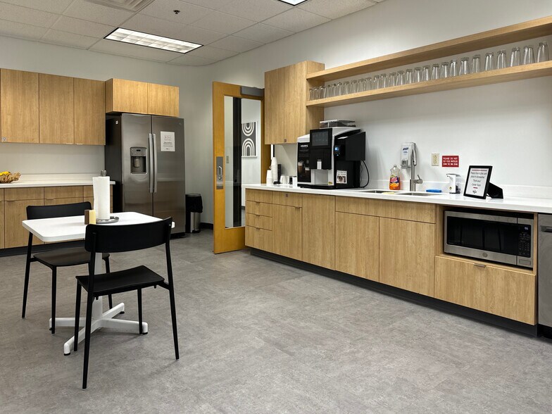 More Photos Of 1 Music Cir N, Nashville Coworking Space