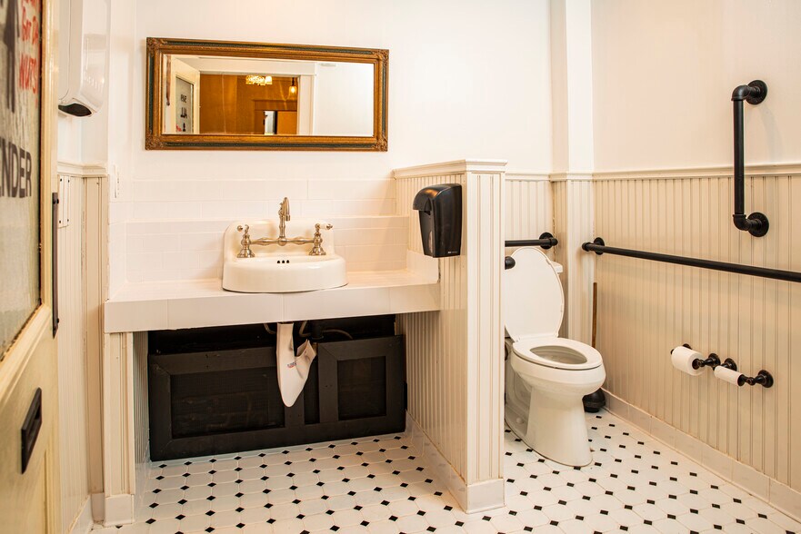 More Photos Of 251 Post Ave, Westbury Storefront Retail Office For Lease