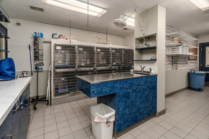 More Photos Of 602 S Court St, Marion Office For Sale