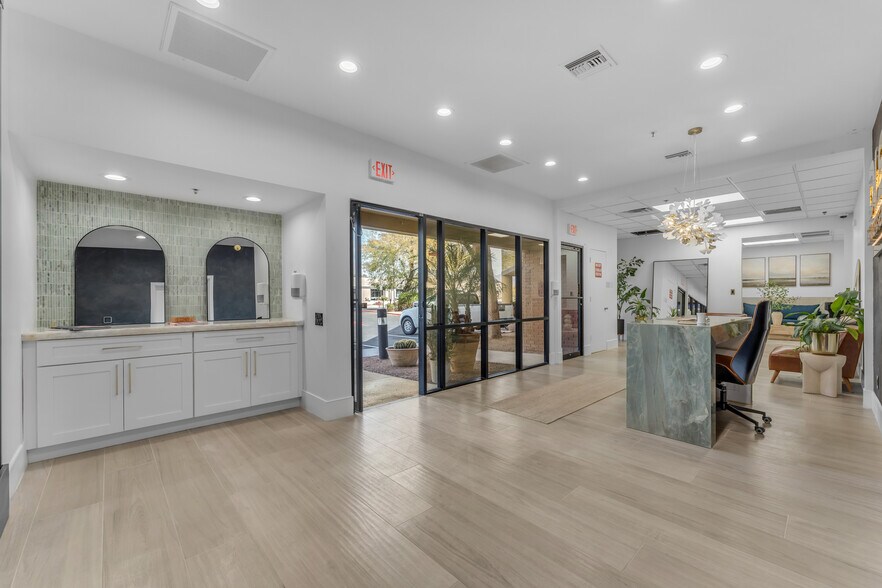 More Photos Of 7845 E Redfield Rd, Scottsdale Showroom For Lease