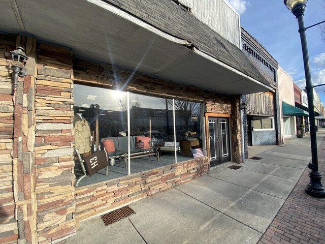 More Photos Of 15-17 S Commerce St, Liberty Storefront For Sale