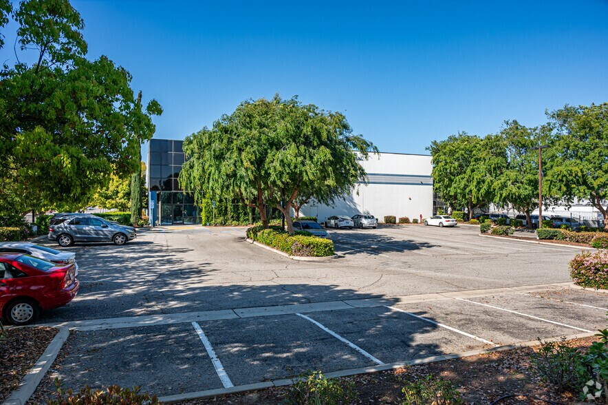 More Photos Of 2311 E Locust St, Ontario Warehouse For Sale