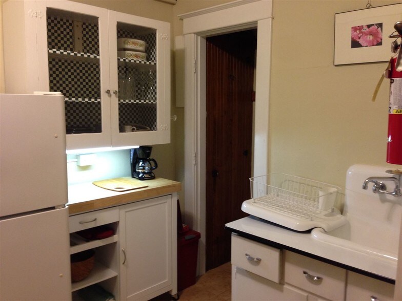 More Photos Of 42 Central St, Newport Flex For Lease