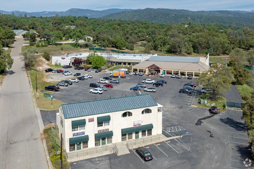 More Photos Of 40301 Junction Dr, Oakhurst Supermarket For Sale