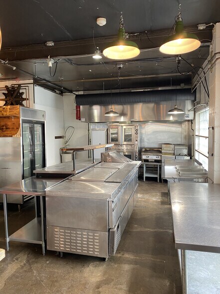 More Photos Of 3648 S Park Ave, Buffalo Restaurant For Lease