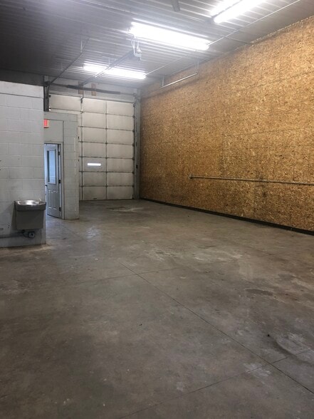 More Photos Of 2879-2893 Sanford Ave SW, Grandville Warehouse For Lease