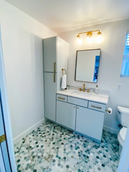 More Photos Of 2503 E Cesar Chavez St, Austin Office Residential For Lease