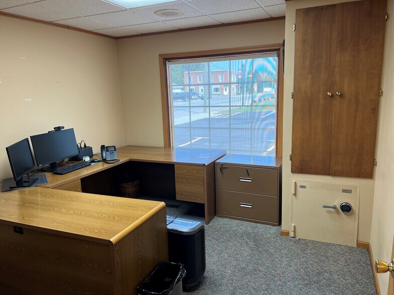 More Photos Of 2543 S Sherman Rd, Applegate Medical For Sale