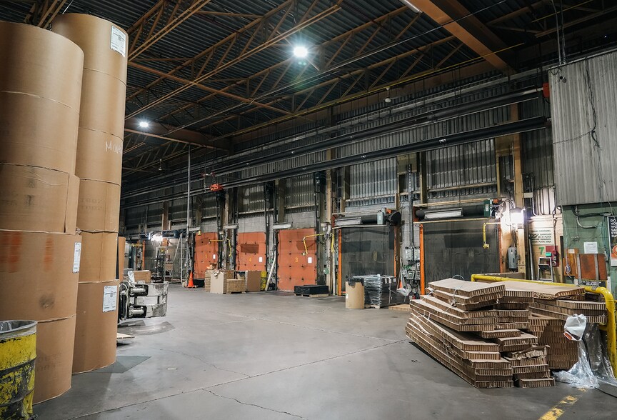 More Photos Of 3363 Davis Rd, Thorold Warehouse For Lease