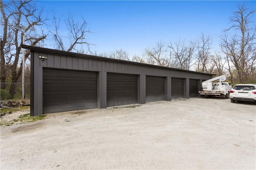More Photos Of 3709 Pickett Rd, Saint Joseph Auto Repair For Sale