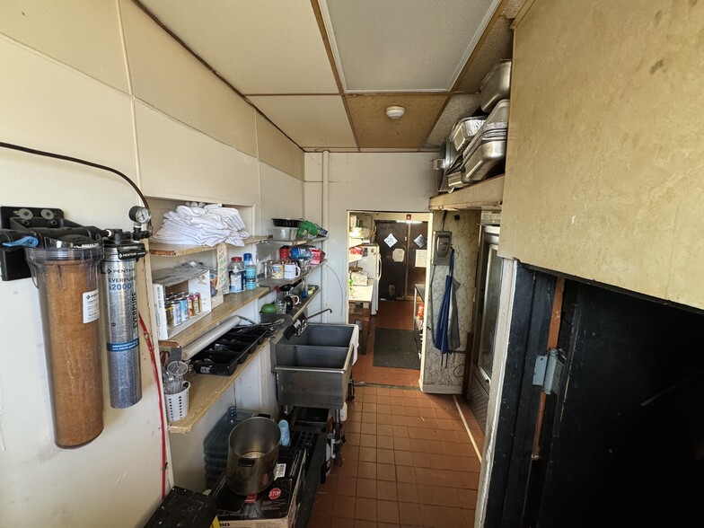 More Photos Of 609 W Montauk Hwy, Lindenhurst Bar For Sale