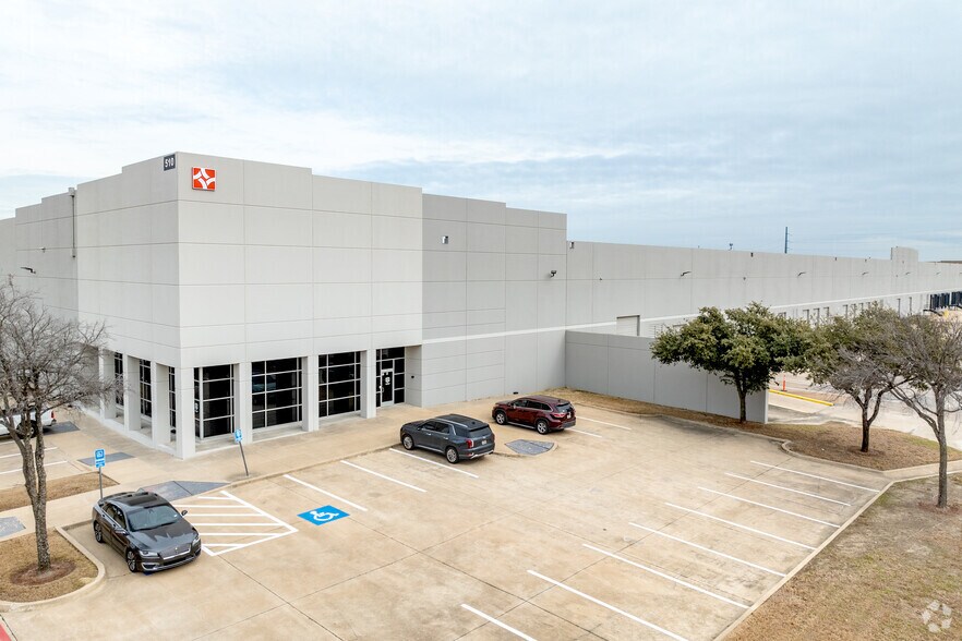More Photos Of 510 N Peachtree Rd, Mesquite Warehouse For Lease