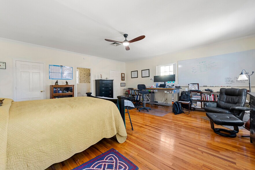 More Photos Of 132 E College St, Griffin Hospitality For Sale