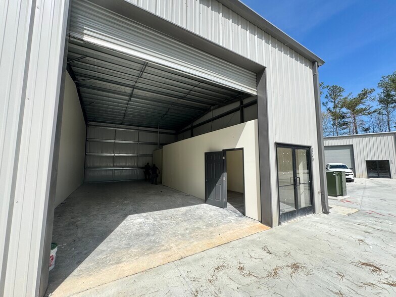More Photos Of 3720 W County Line Rd, Douglasville Light Distribution For Lease