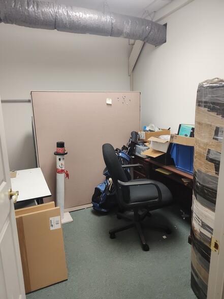 More Photos Of 300 5th St, Belvidere Light Distribution For Sale