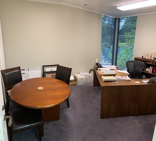 More Photos Of 2525 Wallingwood Dr, Austin Unknown For Lease