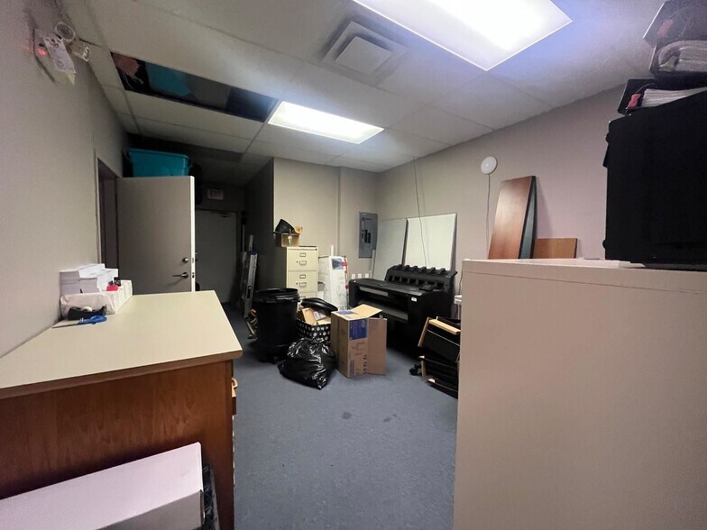 More Photos Of 9094 Young Rd, Chilliwack Office For Sale