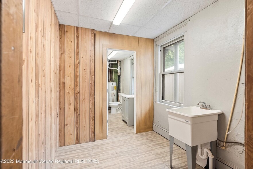 More Photos Of 27 Boud Avenue, Farmingdale Warehouse For Lease