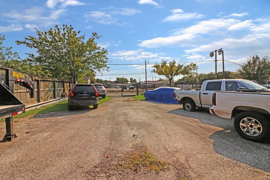 More Photos Of 1106 Wayside Dr, Houston Auto Repair For Sale