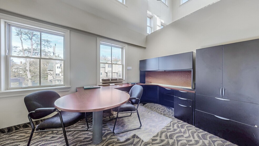 More Photos Of 121 Robinson St, Markham Office For Sale