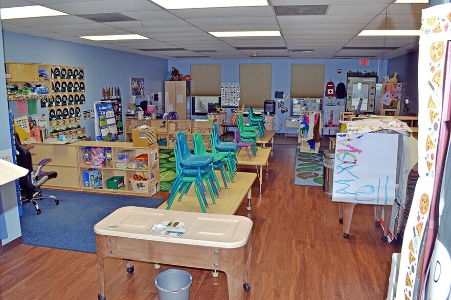 More Photos Of 2413 Corporate Ctr, Granite City General Retail For Sale