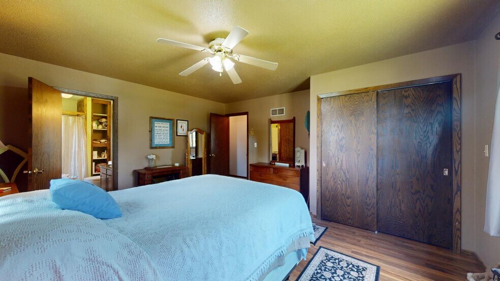 More Photos Of 17069 400th St, Leland Contractor Storage Yard For Sale