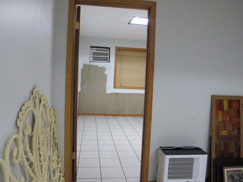 More Photos Of 713 E Main St, Waukon Manufacturing For Sale