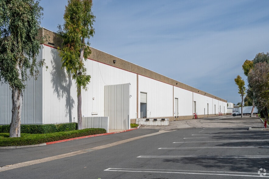 More Photos Of 2323 Main St, Irvine Warehouse For Lease