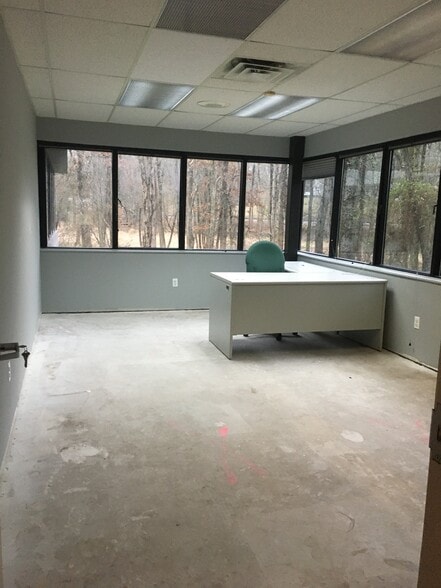 More Photos Of 69 Readington Rd, Branchburg Showroom For Lease