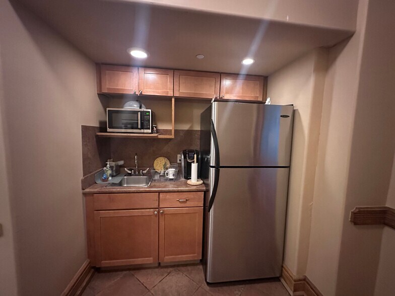 More Photos Of 830 Cottageview Dr, Traverse City Loft Creative Space For Sale