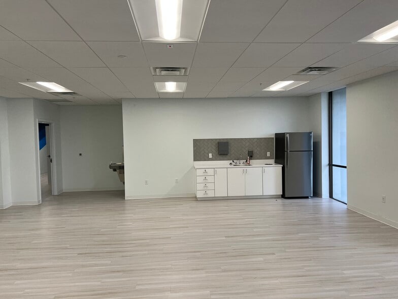 More Photos Of 5405 Diplomat Cir, Orlando Loft Creative Space For Lease