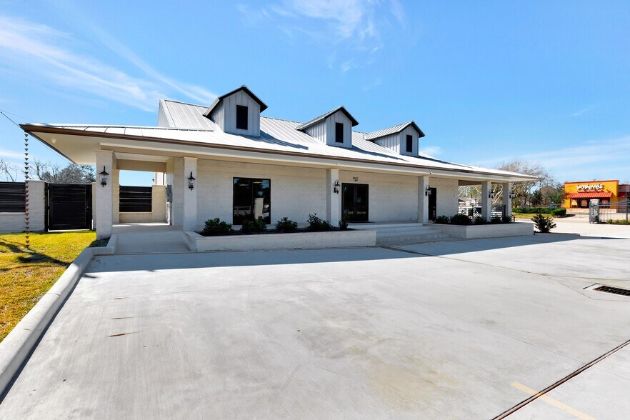 More Photos Of 8602 Spencer Hwy, La Porte Medical For Lease