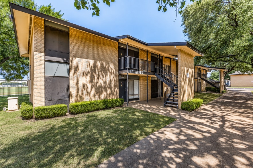 Primary Photo Of 531 S Belt Line Rd, Grand Prairie Apartments For Sale