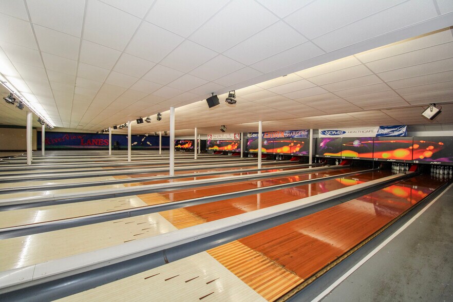 More Photos Of 125 Main St, Huron Bowling Alley For Sale