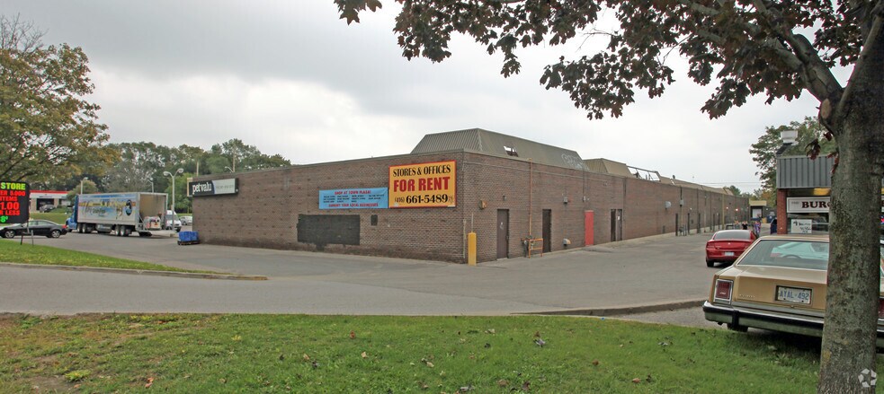 More Photos Of 601 Dundas St W, Whitby Unknown For Lease