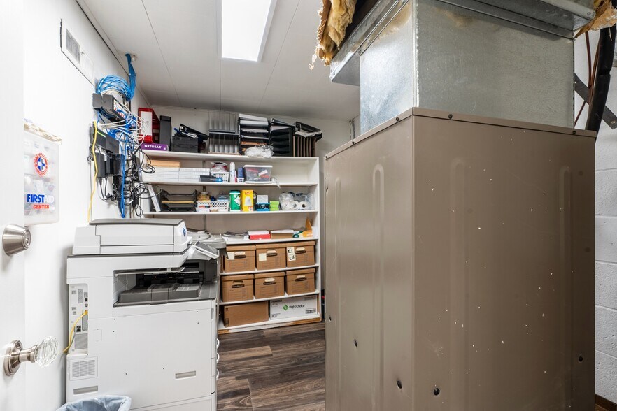 More Photos Of 112 N Chicago St, Hot Springs Light Distribution For Sale