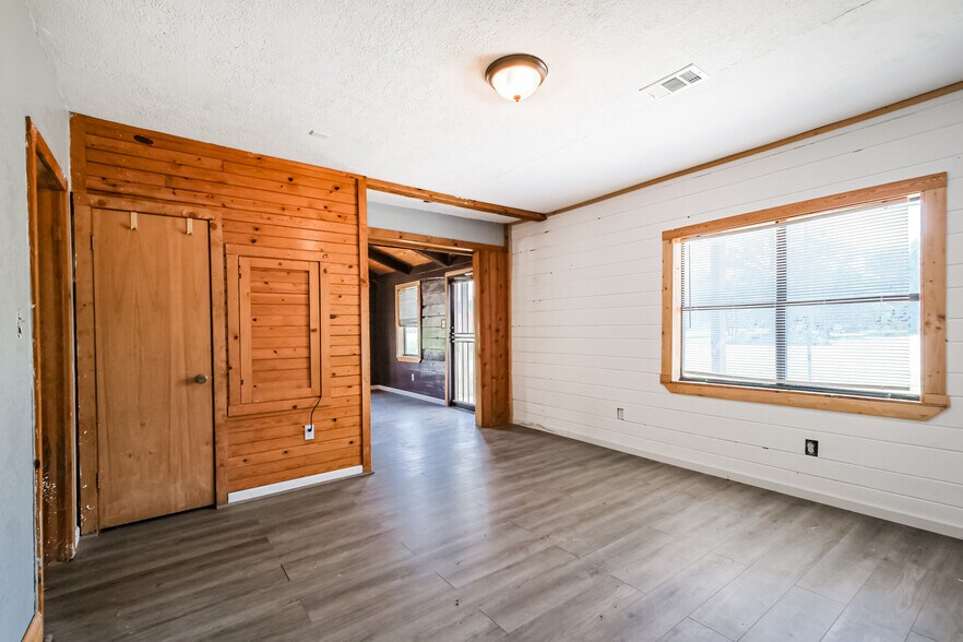 More Photos Of 17857 State Highway 36 S, Somerville Freestanding For Sale