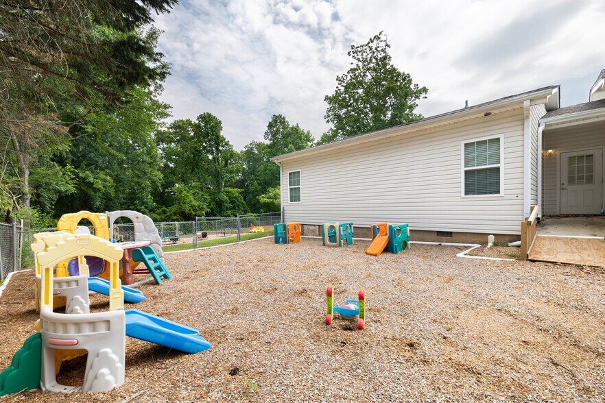 More Photos Of 824 Temple Rd, Bremen Daycare Center For Sale