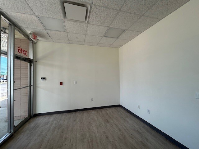 More Photos Of 1051-3319 Oberlin Ave, Lorain Storefront For Lease