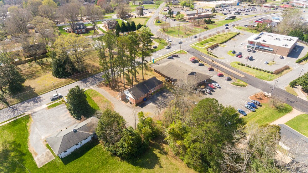 More Photos Of 810 W King St, Kings Mountain Office For Sale