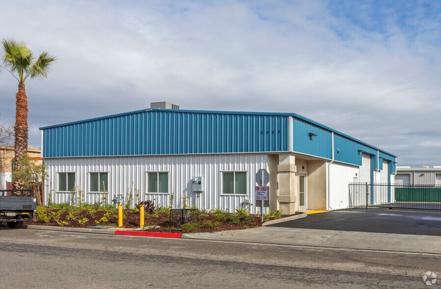 More Photos Of 5889 E Clinton Ave, Fresno Warehouse For Lease