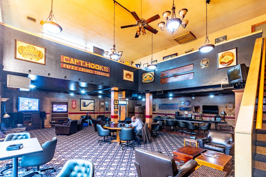 More Photos Of 9691 SE 82nd Ave, Happy Valley Storefront Retail Office For Sale