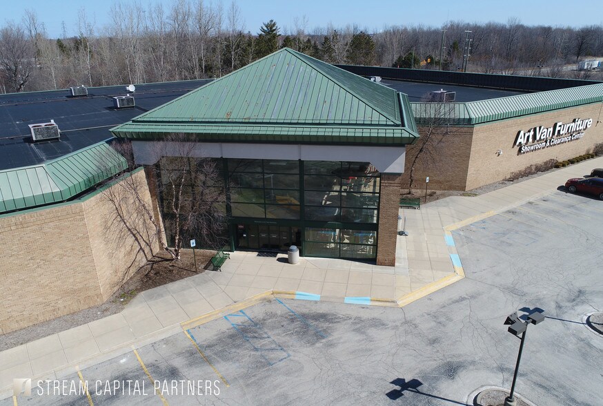 More Photos Of 1234 32nd St, Port Huron Department Store For Sale