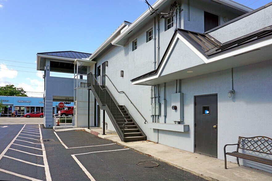 More Photos Of 2010 Wilton Dr, Wilton Manors Restaurant For Sale