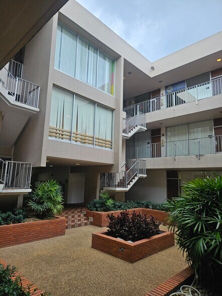 More Photos Of 6151 Miramar Pky, Miramar Office For Lease