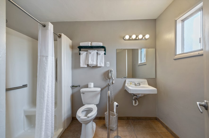 More Photos Of 480 W Deuce of Clubs, Show Low Hotel For Sale