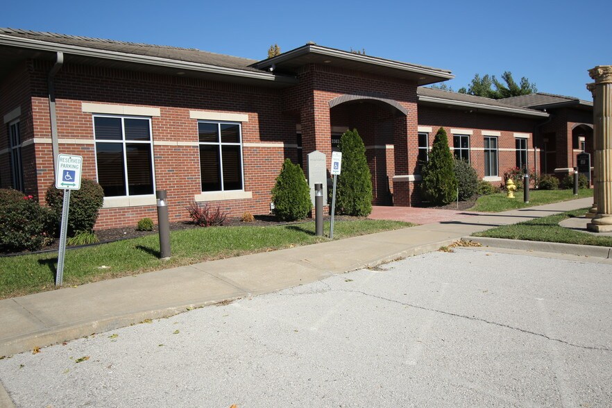 More Photos Of 3351-3383 NE Ralph Powell Rd, Lee's Summit Office For Lease
