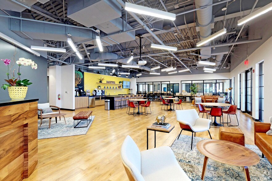 More Photos Of 2000 PGA Blvd, Palm Beach Gardens Storefront Retail Office For Lease