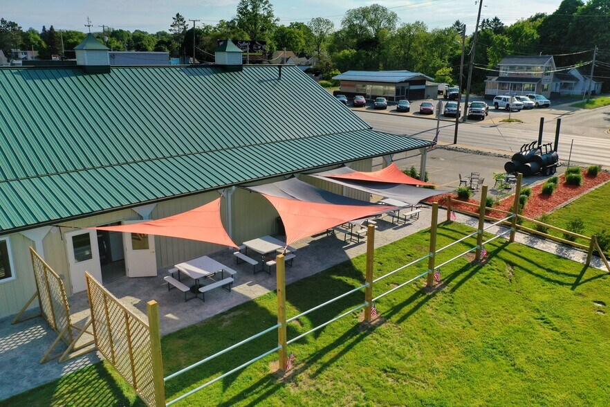 More Photos Of 916 S Mitchell St, Cadillac Restaurant For Sale