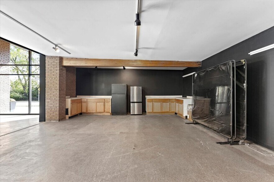 More Photos Of 7560 Macomb St, Grosse Ile Storefront Retail Office For Sale